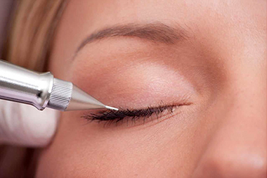 Maquillage semi permanent eye line